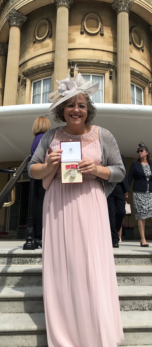 anne-mcgovern-buckingham-palace.jpg